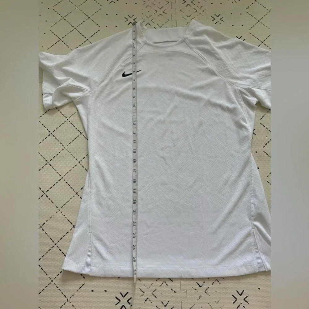 Nike Dri-fit short sleeve shirt M‎